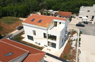 Dvojna hiša v bližini morja, 5 spalnic